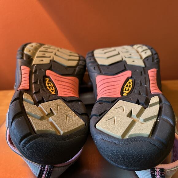 Keen Water Shoes - Pink & Gray - Girls Size 5 - Hiking Sport Sandals EUC - Picture 8 of 10
